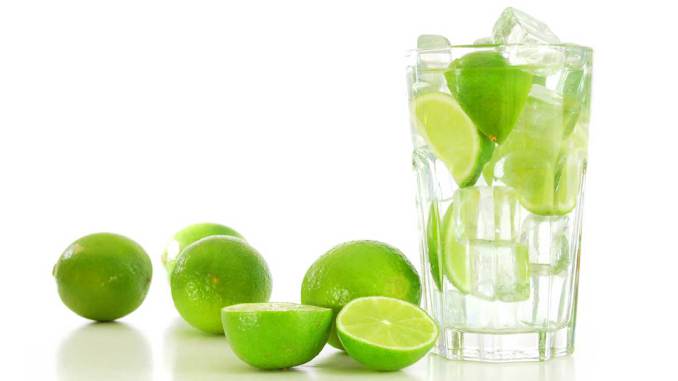 Agua Quente com Limão: Porque você deve adotar esse hábito?